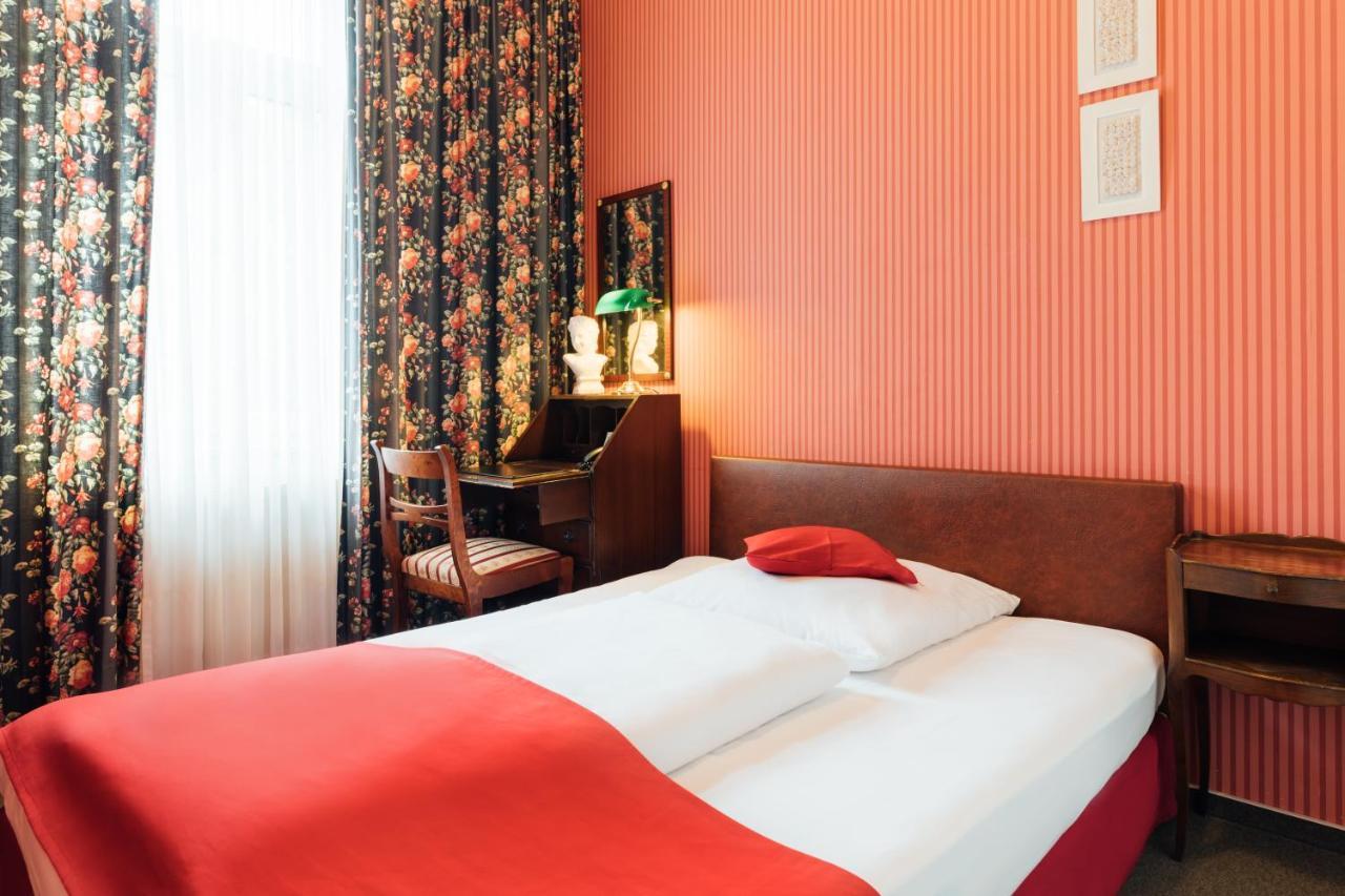 Das Kleine Hotel In Ruhiger Stadtlage Вісбаден Екстер'єр фото