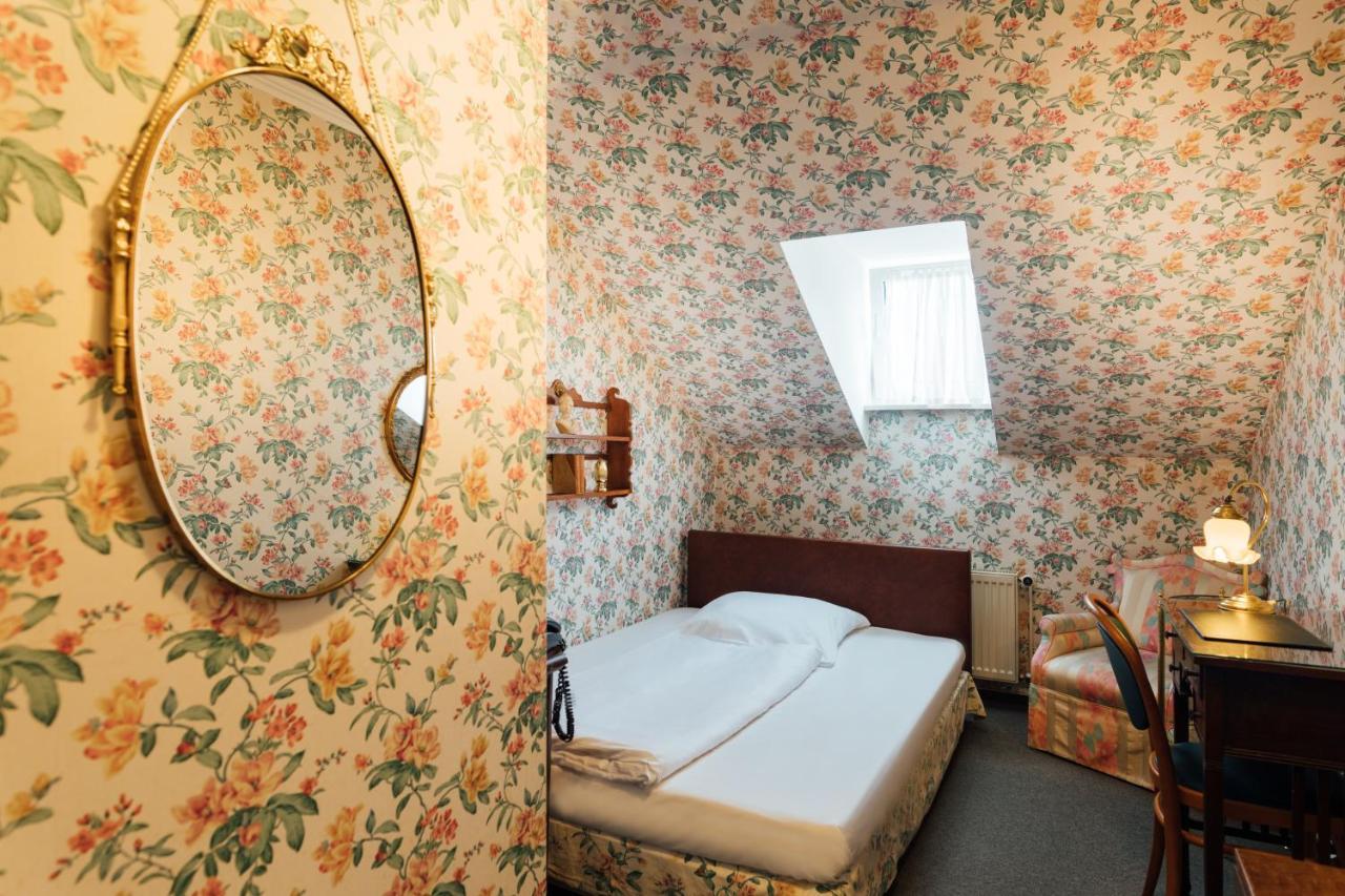 Das Kleine Hotel In Ruhiger Stadtlage Вісбаден Екстер'єр фото