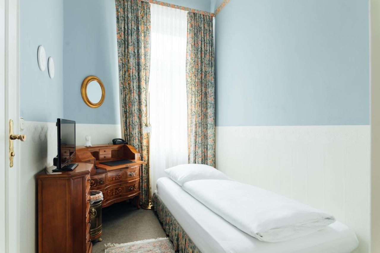 Das Kleine Hotel In Ruhiger Stadtlage Вісбаден Екстер'єр фото